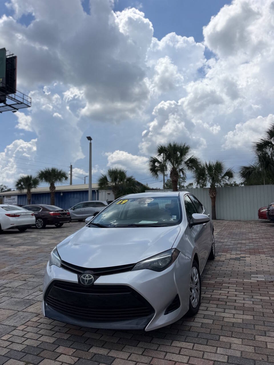 Used 2019 Toyota Corolla LE FWD image 2