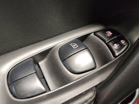 Used 2019 Nissan Rogue Sport S image 27