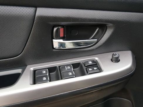 Used 2017 Subaru Crosstrek 2.0i Limited image 12