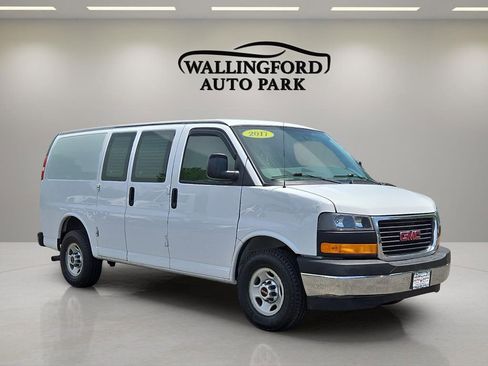 Used 2017 GMC Savana 2500 RWD image 3