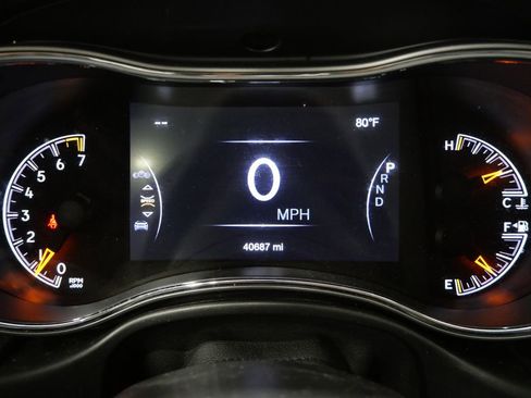 Used 2020 Jeep Grand Cherokee Altitude AWD/4WD image 15
