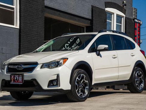 Used 2017 Subaru Crosstrek 2.0i Limited image 3