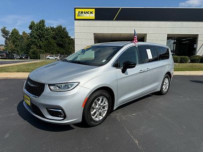 Used 2024 Chrysler Pacifica Touring-L