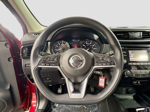 Used 2017 Nissan Rogue Sport S image 11