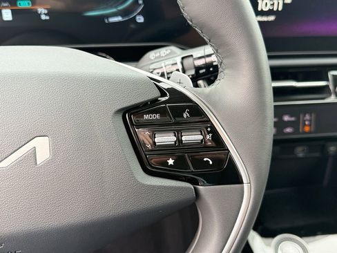 New 2025 Kia Niro EX w/ EX Cold Weather Package image 18