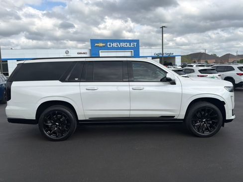 Used 2023 Cadillac Escalade ESV Sport Platinum w/ LPO, ONYX Package image 2