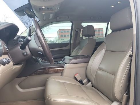 Used 2020 Chevrolet Suburban LT w/ Luxury Package image 7