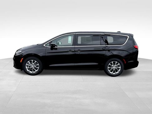 New 2026 Chrysler Pacifica Limited image 4