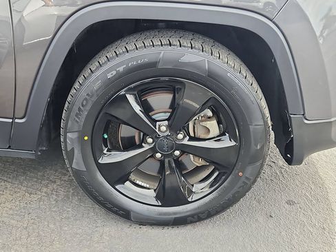 Used 2016 Jeep Cherokee Sport AWD/4WD image 30