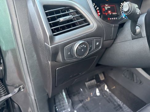 Used 2020 Ford Edge SE image 19