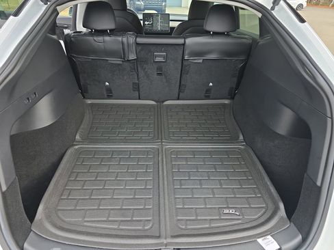 Used 2021 Tesla Model Y Long Range image 16