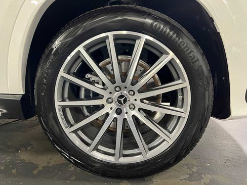 New 2025 Mercedes-Benz GLS 580 4MATIC image 9