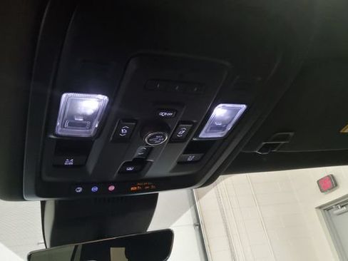 Used 2024 Chevrolet Tahoe High Country AWD/4WD image 29