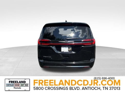 New 2026 Chrysler Pacifica Select image 6