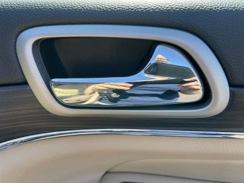Certified 2021 Jeep Grand Cherokee Limited AWD/4WD image 12