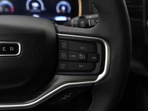 Used 2023 Jeep Wagoneer L Series II w/ Premium Group I image 28