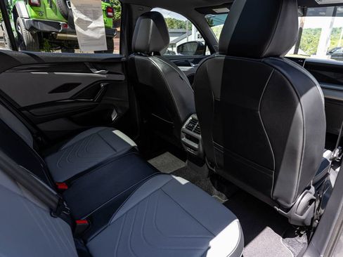 Used 2025 Volkswagen Tiguan SE R-Line AWD/4WD image 28