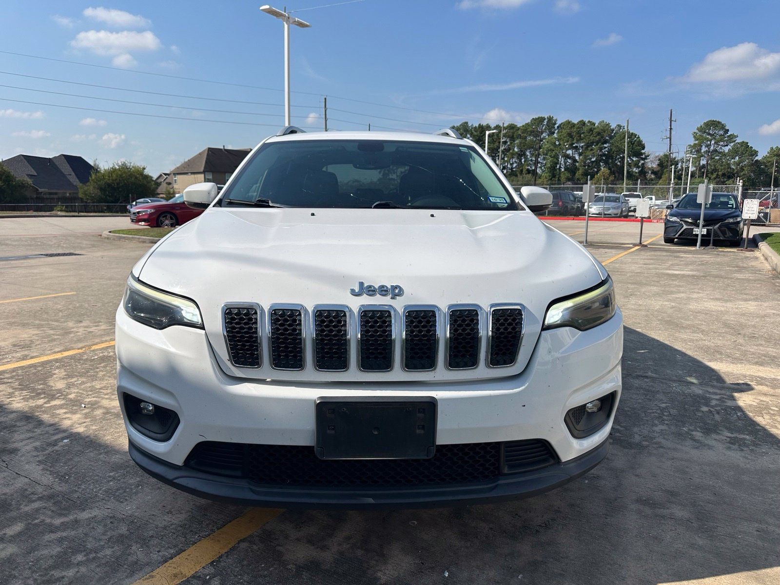 Used 2019 Jeep Cherokee Latitude Plus w/ Comfort/Convenience Group FWD image 2