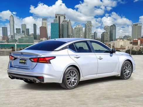 Used 2020 Nissan Altima 2.5 SR FWD image 4