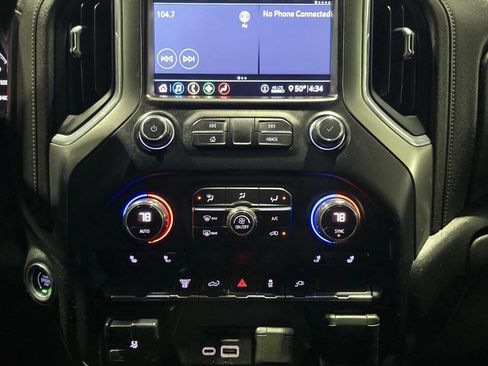 Used 2020 Chevrolet Silverado 2500 LT w/ Convenience Package image 11