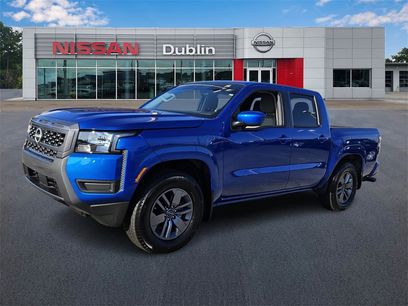 Used 2025 Nissan Frontier SV w/ Tow Package