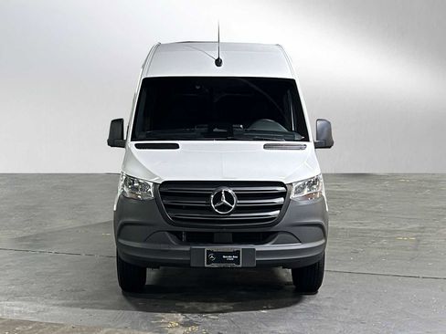 Used 2025 Mercedes-Benz Sprinter 2500 image 8