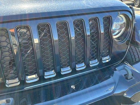 Used 2021 Jeep Gladiator Overland image 33