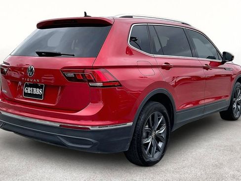 Used 2022 Volkswagen Tiguan SE image 2