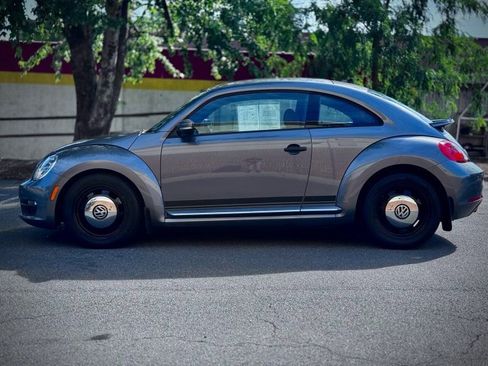 Used 2016 Volkswagen Beetle 1.8T Classic FWD image 4