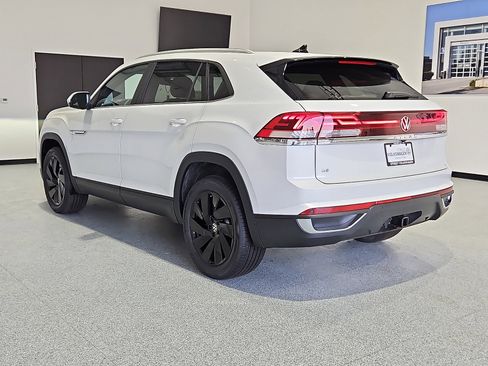 New 2026 Volkswagen Atlas Cross Sport SE image 2