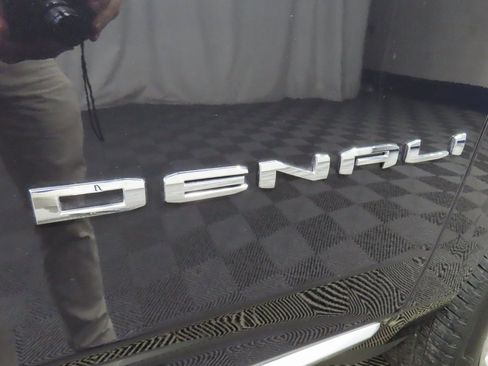 Used 2024 GMC Yukon XL Denali w/ Advanced Technology Package image 58