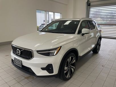 Used 2025 Volvo XC40 B5 Plus