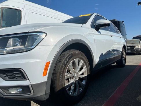 Used 2018 Volkswagen Tiguan SE w/ Panoramic Sunroof Package FWD image 8