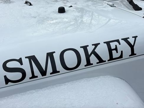 Used 2017 Jeep Wrangler Unlimited Sahara w/ Connectivity Group image 33