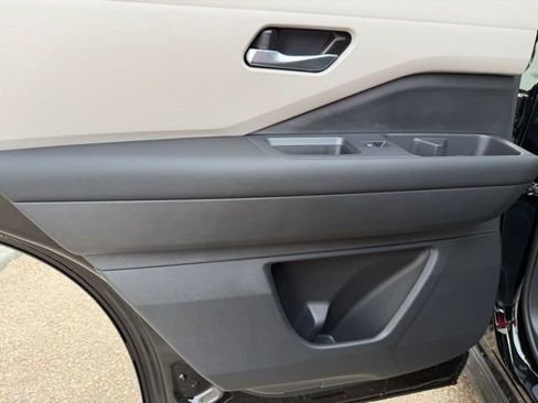 New 2026 Nissan Pathfinder SL image 13