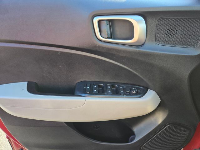 Used 2022 Hyundai Venue SEL FWD image 35