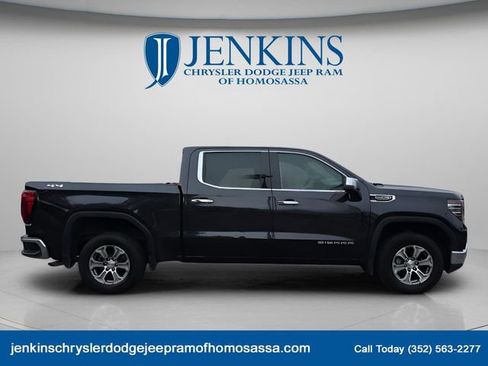 Used 2025 GMC Sierra 1500 SLT image 1