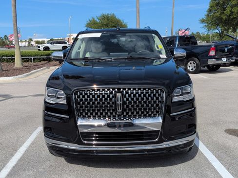 Certified 2024 Lincoln Navigator Black Label AWD/4WD image 9