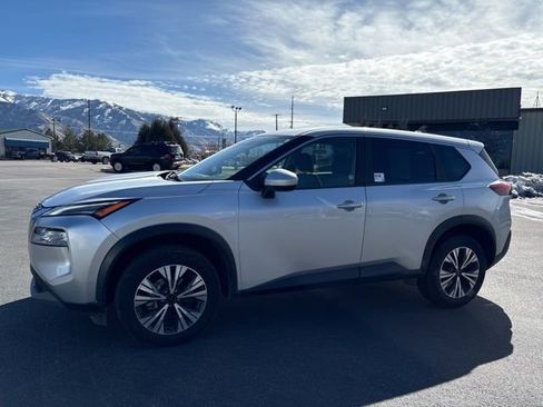 Used 2023 Nissan Rogue SV image 7