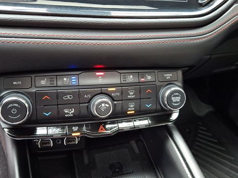 Used 2023 Dodge Durango R/T RWD image 18