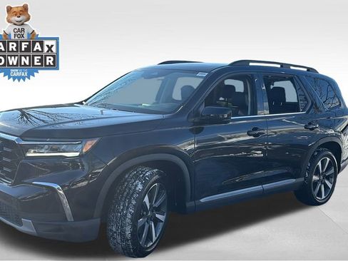 Certified 2024 Honda Pilot Touring image 3