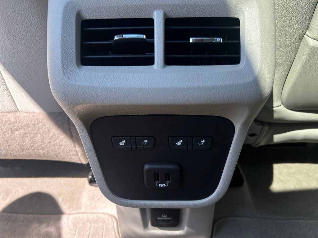 Used 2020 GMC Terrain Denali w/ Denali Premium Package AWD/4WD image 17