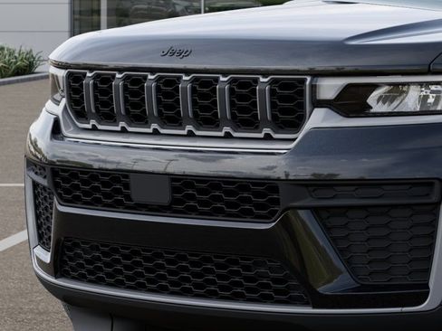New 2026 Jeep Grand Cherokee Altitude AWD/4WD image 19