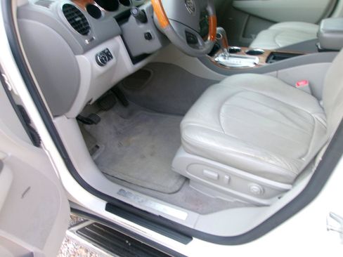 Used 2008 Buick Enclave CXL w/ Entertainment Package #2 FWD image 12
