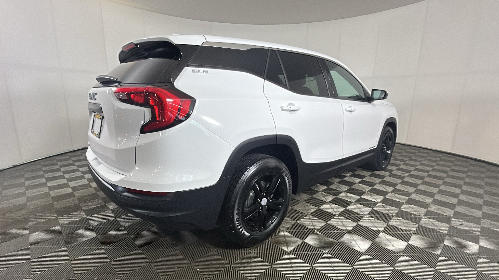 Used 2020 GMC Terrain SLE FWD image 3