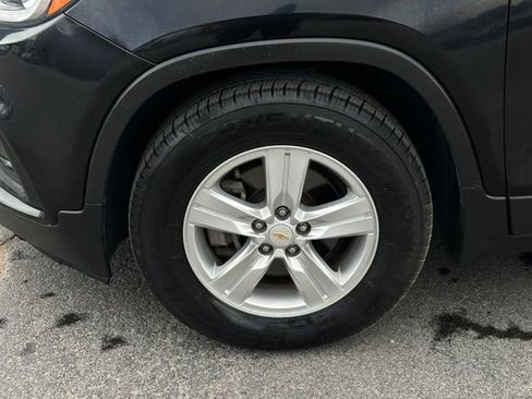 Used 2019 Chevrolet Trax LT w/ LT Convenience Package image 11