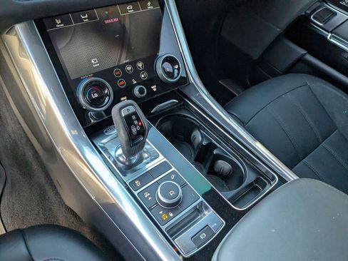 Used 2022 Land Rover Range Rover Sport HST image 19