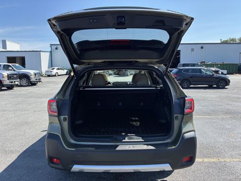 Used 2023 Subaru Outback Limited AWD/4WD image 9