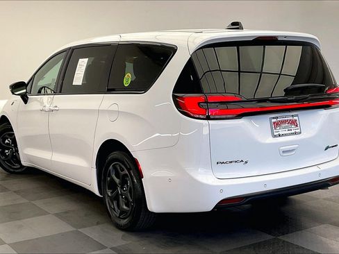 Used 2024 Chrysler Pacifica Limited FWD image 10
