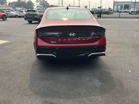 Used 2025 Hyundai Sonata Limited FWD image 8